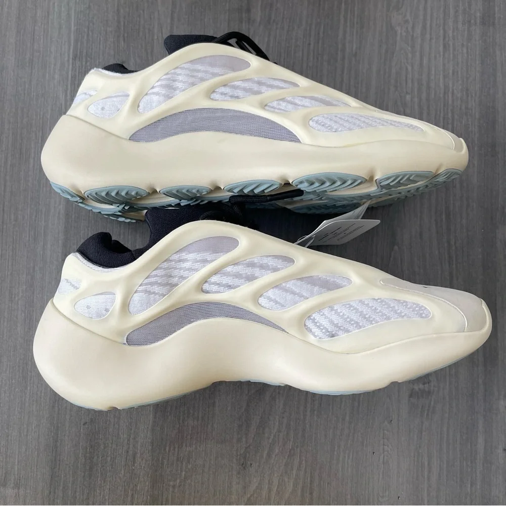 Adidas Yeezy 700 V3 Azael men sneakers size 10.5 NWT